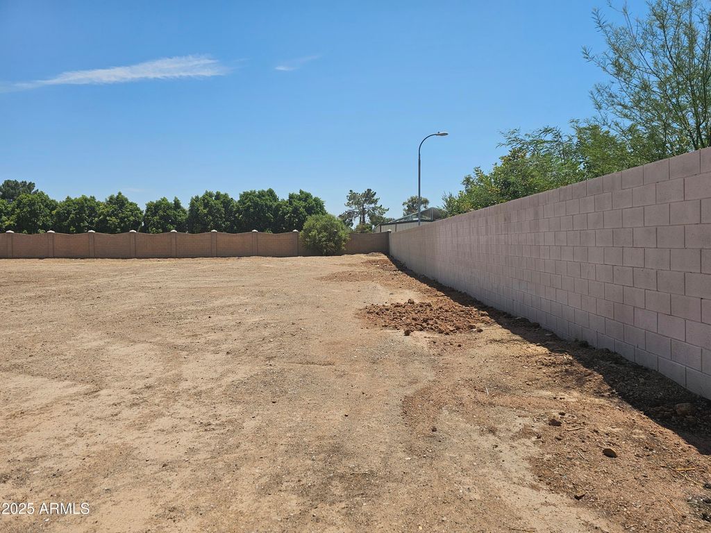Image 13 of property listing at 0 E Baseline Road -, Gilbert, AZ 85234
