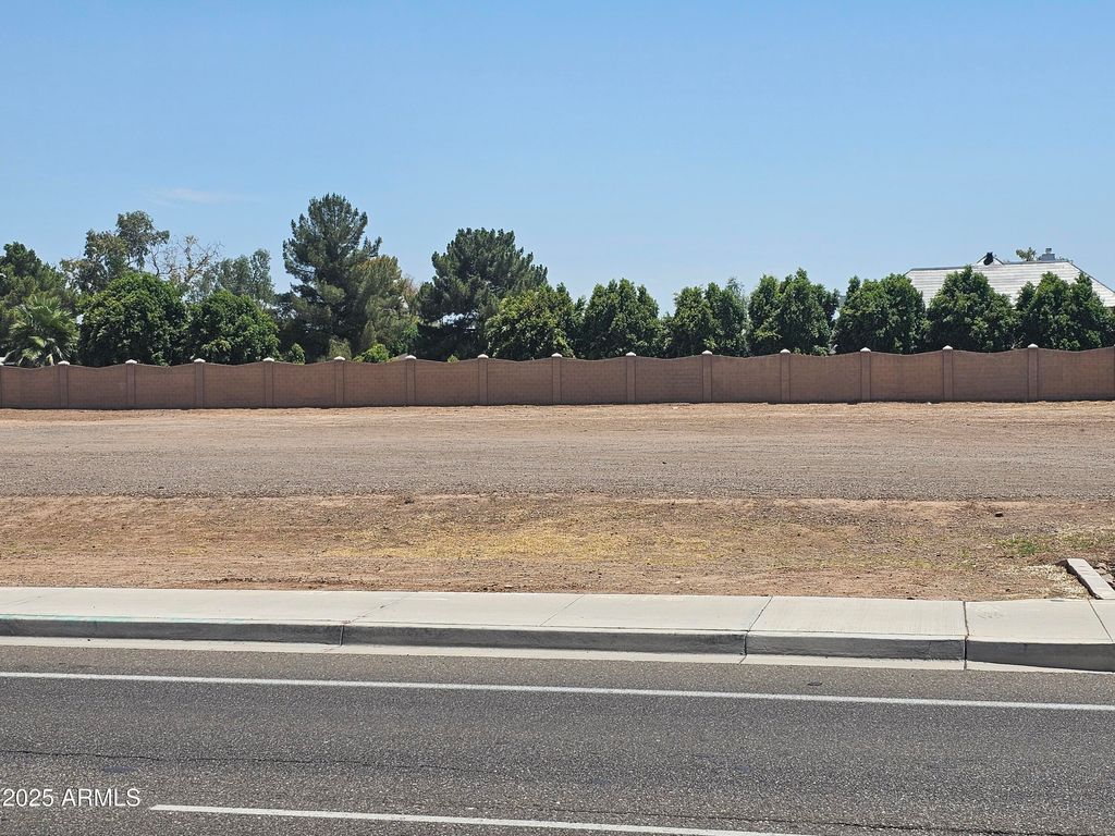 Image 9 of property listing at 0 E Baseline Road -, Gilbert, AZ 85234