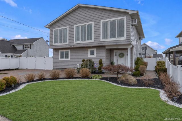 134 W Lido Promenade, Lindenhurst, NY 11757