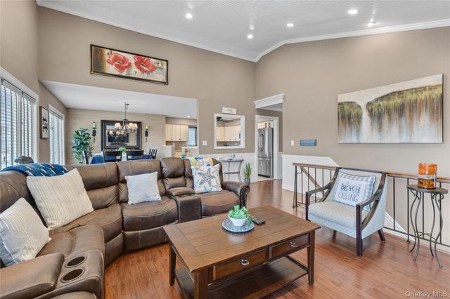 134 W Lido Promenade, Lindenhurst, NY 11757