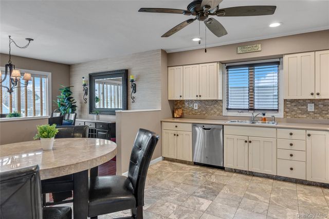 134 W Lido Promenade, Lindenhurst, NY 11757