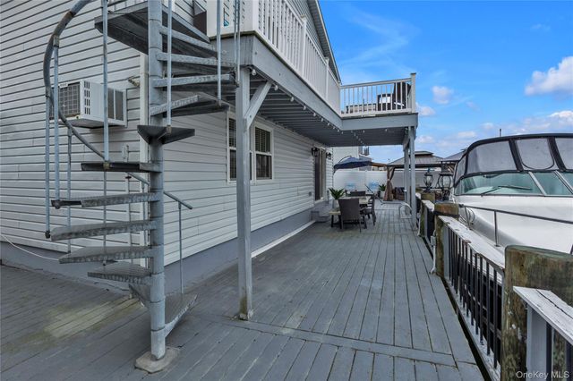 134 W Lido Promenade, Lindenhurst, NY 11757