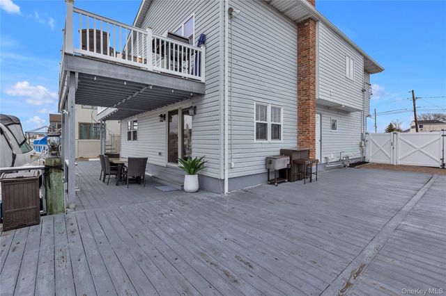 134 W Lido Promenade, Lindenhurst, NY 11757