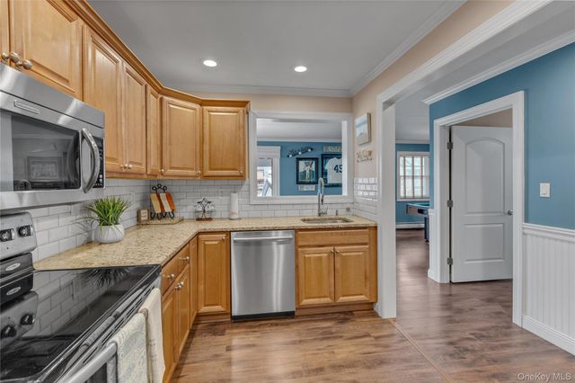 134 W Lido Promenade, Lindenhurst, NY 11757