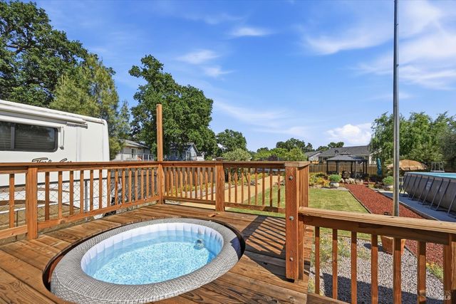 18650 Horseshoe Rd, Hidden Valley Lake, CA 95467