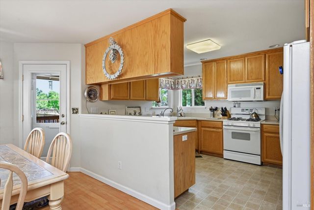 18650 Horseshoe Rd, Hidden Valley Lake, CA 95467