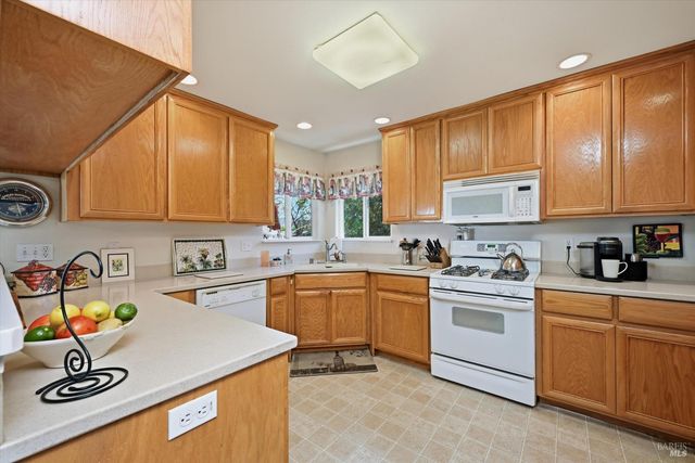 18650 Horseshoe Rd, Hidden Valley Lake, CA 95467