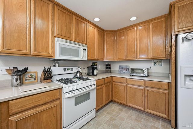 18650 Horseshoe Rd, Hidden Valley Lake, CA 95467