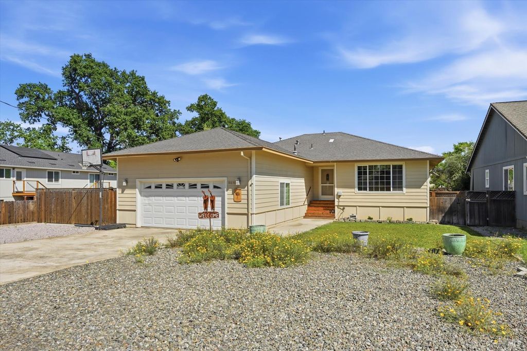 18650 Horseshoe Rd, Hidden Valley Lake, CA 95467