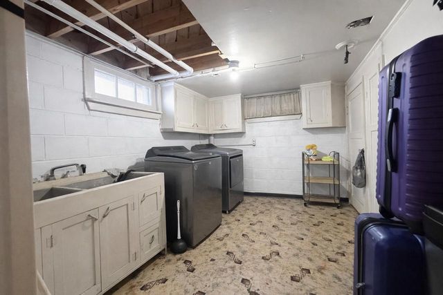 922 W Eden PLACE, Milwaukee, WI 53221