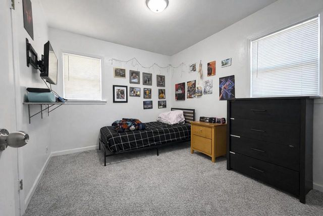 922 W Eden PLACE, Milwaukee, WI 53221