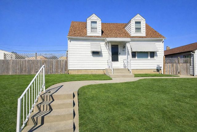 922 W Eden PLACE, Milwaukee, WI 53221