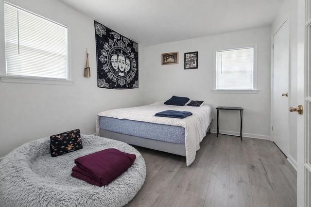 922 W Eden PLACE, Milwaukee, WI 53221