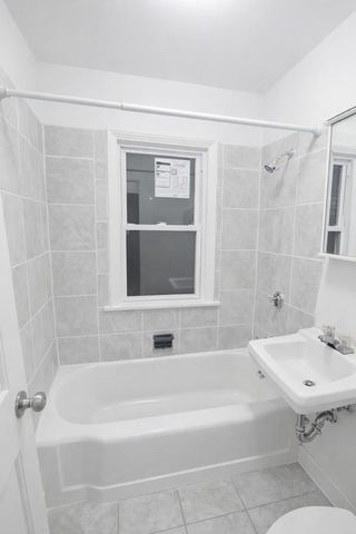 922 W Eden PLACE, Milwaukee, WI 53221