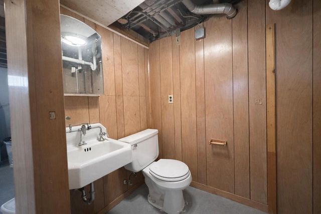 922 W Eden PLACE, Milwaukee, WI 53221