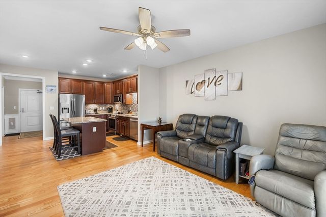 220 Martins Lndg 403, North Reading, MA 01864