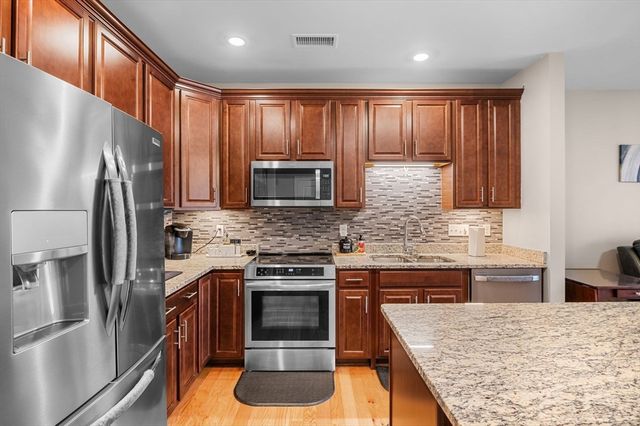 220 Martins Lndg 403, North Reading, MA 01864