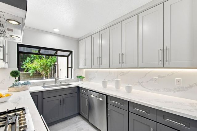 22890 Cricket Hill Road, Cupertino, CA 95014