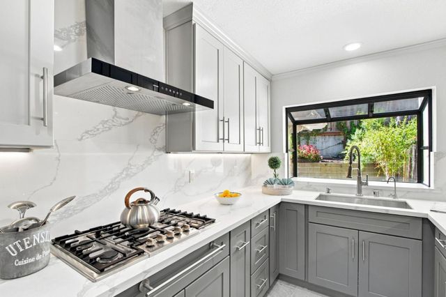 22890 Cricket Hill Road, Cupertino, CA 95014