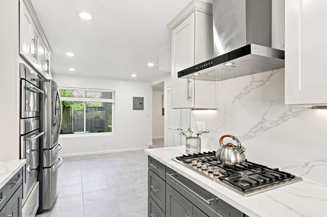 22890 Cricket Hill Road, Cupertino, CA 95014