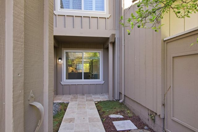 22890 Cricket Hill Road, Cupertino, CA 95014