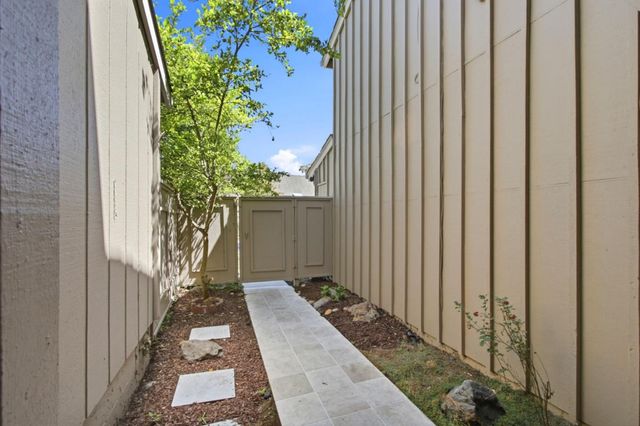 22890 Cricket Hill Road, Cupertino, CA 95014
