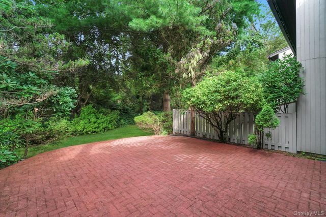 23 Meadowood Drive, Jericho, NY 11753