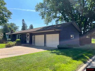 200 S 10th Avenue, St. James, MN 56081