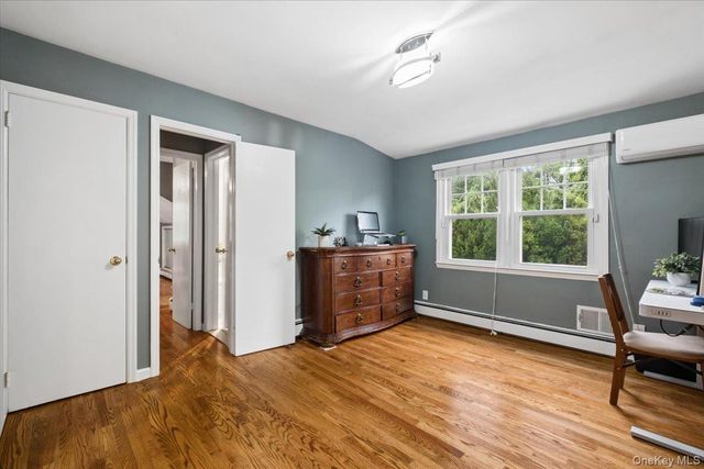30 Stonehouse Road, Scarsdale, NY 10583