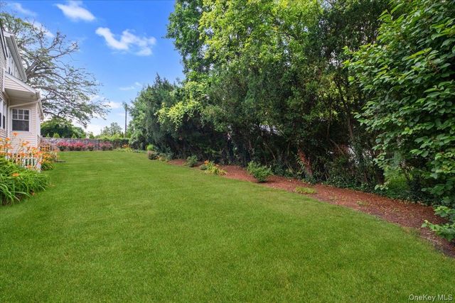30 Stonehouse Road, Scarsdale, NY 10583