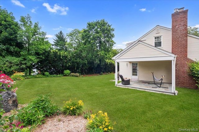 30 Stonehouse Road, Scarsdale, NY 10583