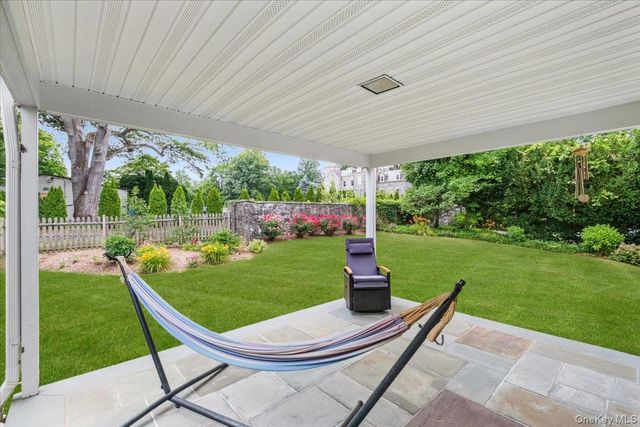 30 Stonehouse Road, Scarsdale, NY 10583