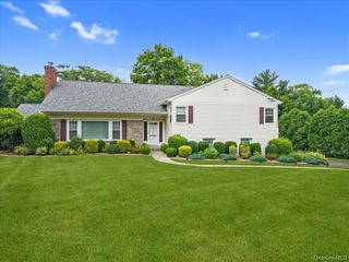 30 Stonehouse Road, Scarsdale, NY 10583