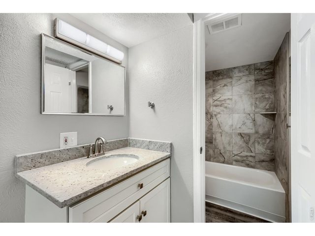 7395 E Eastman Ave L-203, Denver, CO 80231
