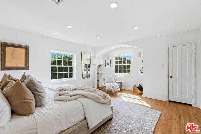 141 Barlock Avenue, Los Angeles, CA 90049