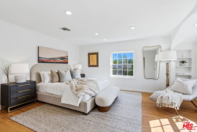 141 Barlock Avenue, Los Angeles, CA 90049