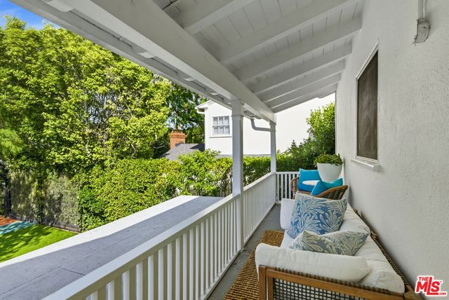 141 Barlock Avenue, Los Angeles, CA 90049