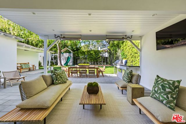 141 Barlock Avenue, Los Angeles, CA 90049