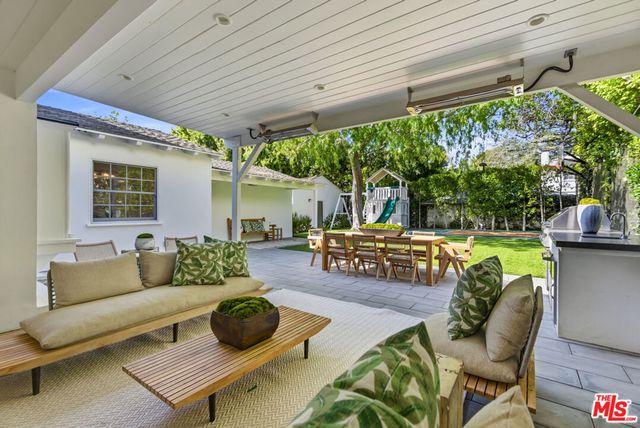 141 Barlock Avenue, Los Angeles, CA 90049