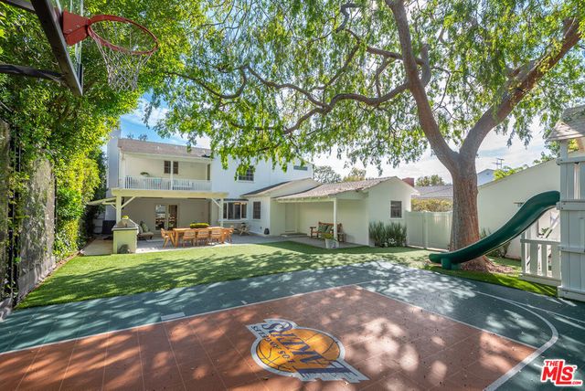 141 Barlock Avenue, Los Angeles, CA 90049