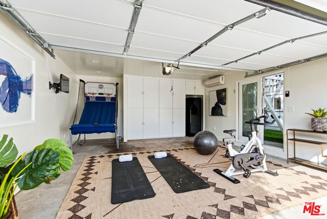 141 Barlock Avenue, Los Angeles, CA 90049