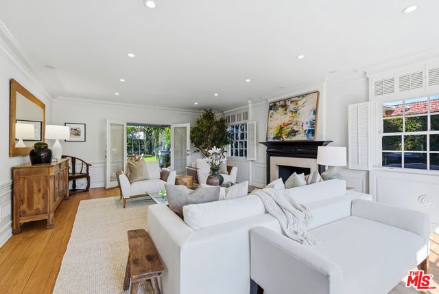 141 Barlock Avenue, Los Angeles, CA 90049