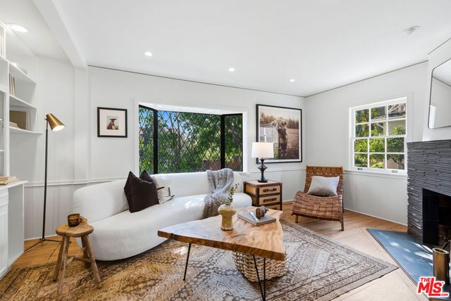 141 Barlock Avenue, Los Angeles, CA 90049