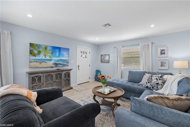 1435 Curlew AVE 3, Naples, FL 34102