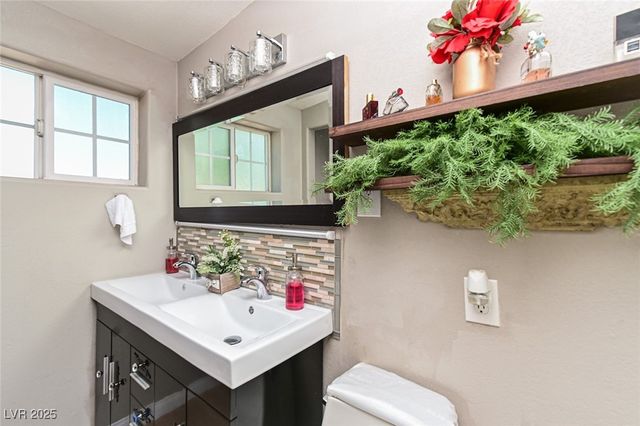 2824 El Toreador Street, Las Vegas, NV 89169