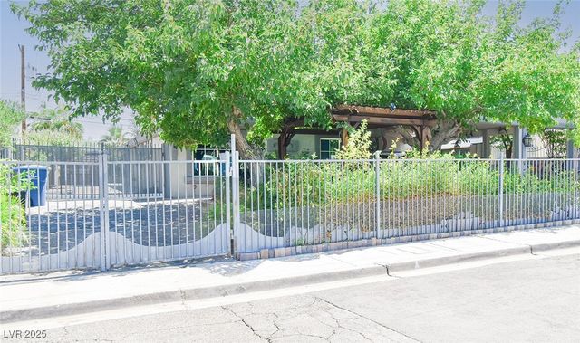 2824 El Toreador Street, Las Vegas, NV 89169