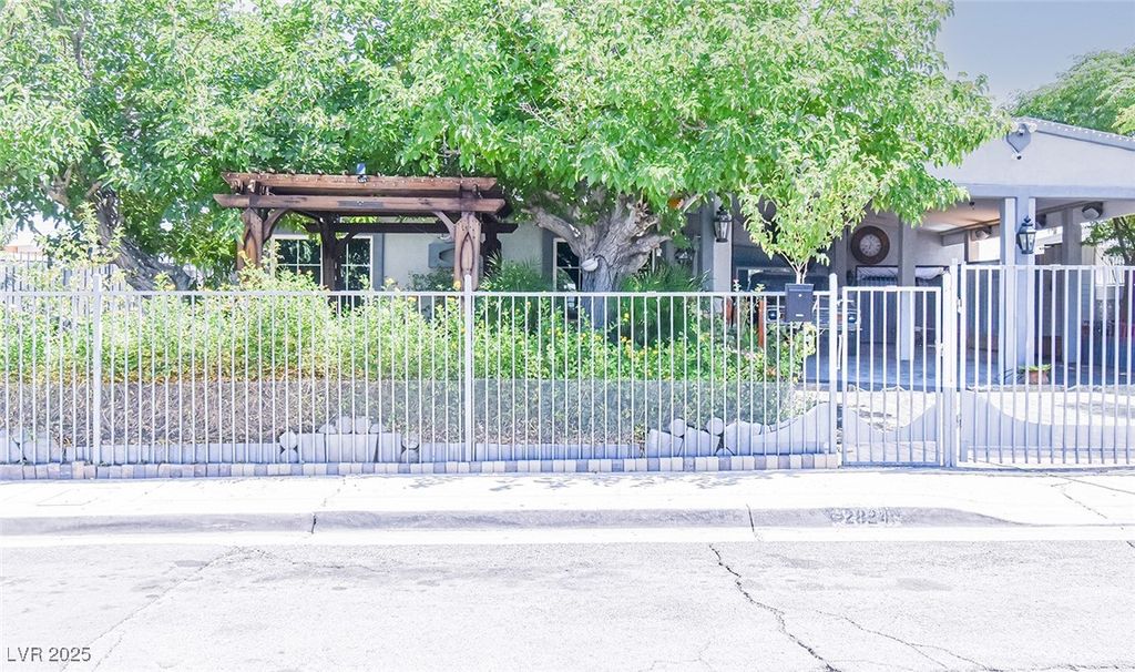2824 El Toreador Street, Las Vegas, NV 89169