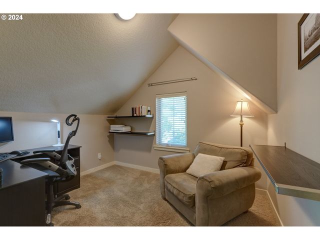 7915 Ne ROCKNE Way, Hillsboro, OR 97006