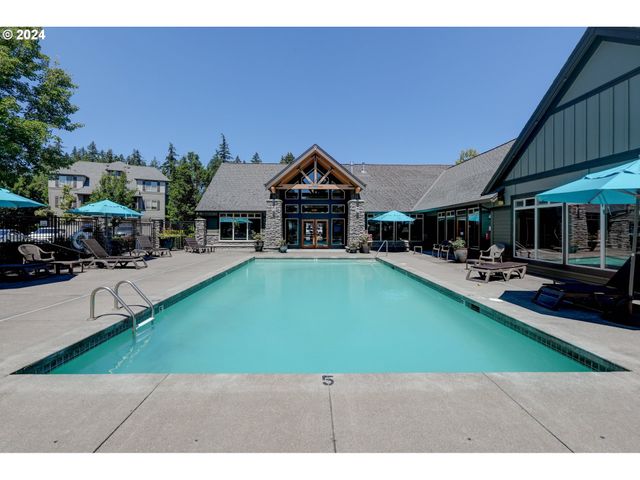 7915 Ne ROCKNE Way, Hillsboro, OR 97006