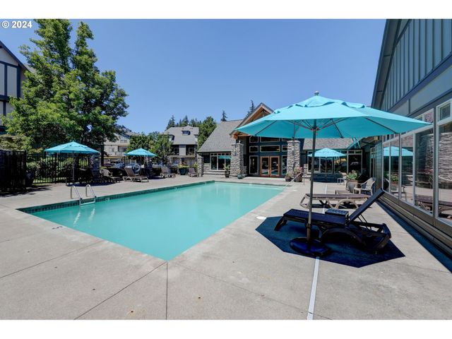 7915 Ne ROCKNE Way, Hillsboro, OR 97006